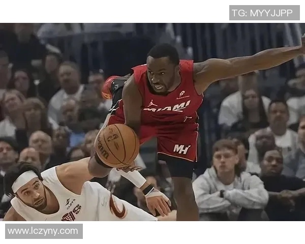 骑士与热火在14-15赛季首节对决精彩回顾与分析